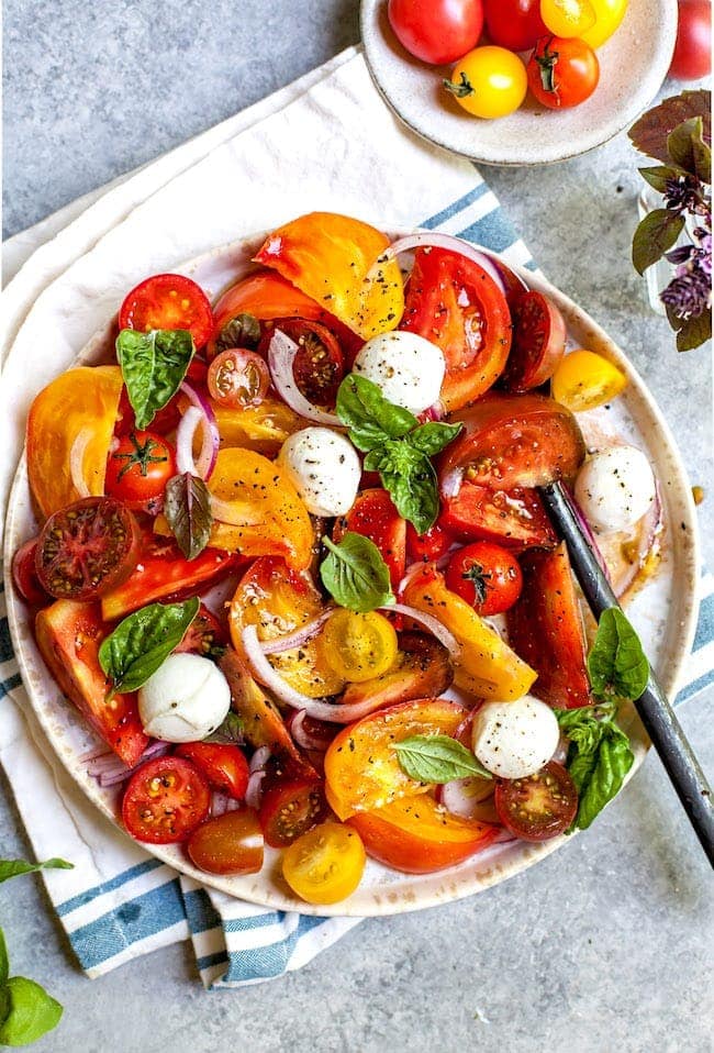 Summer's Best: Easy Tomato & Basil Salad for Peak Season